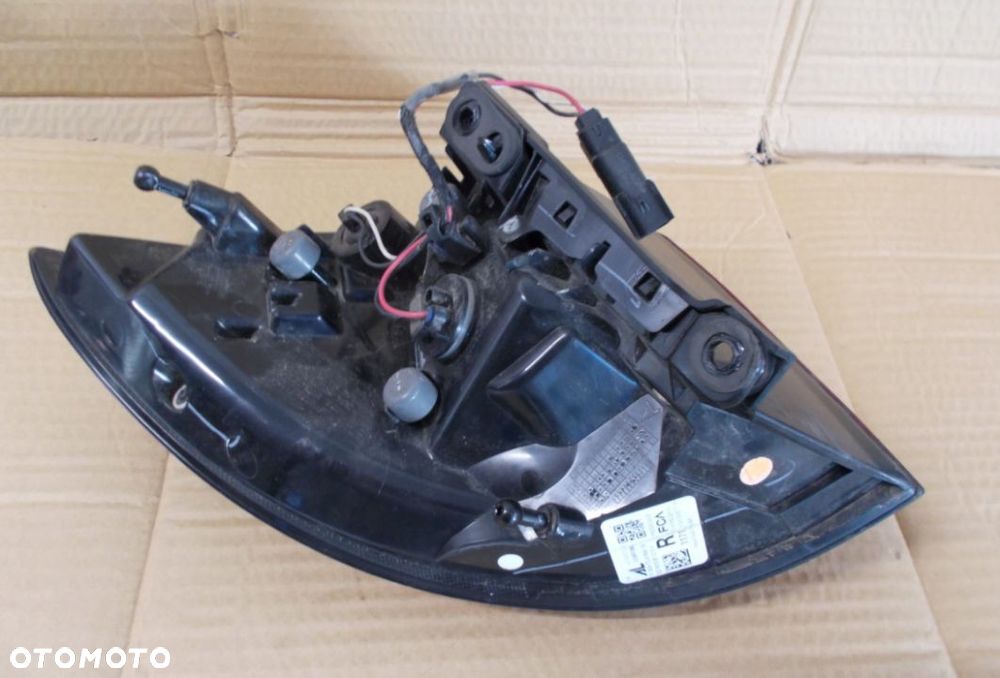 LAMPA TYŁ PRAWA CHRYSLER PACIFICA 2016- - 2
