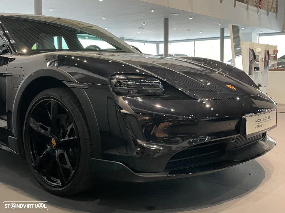 Porsche Taycan Cross Turismo 4 - 14