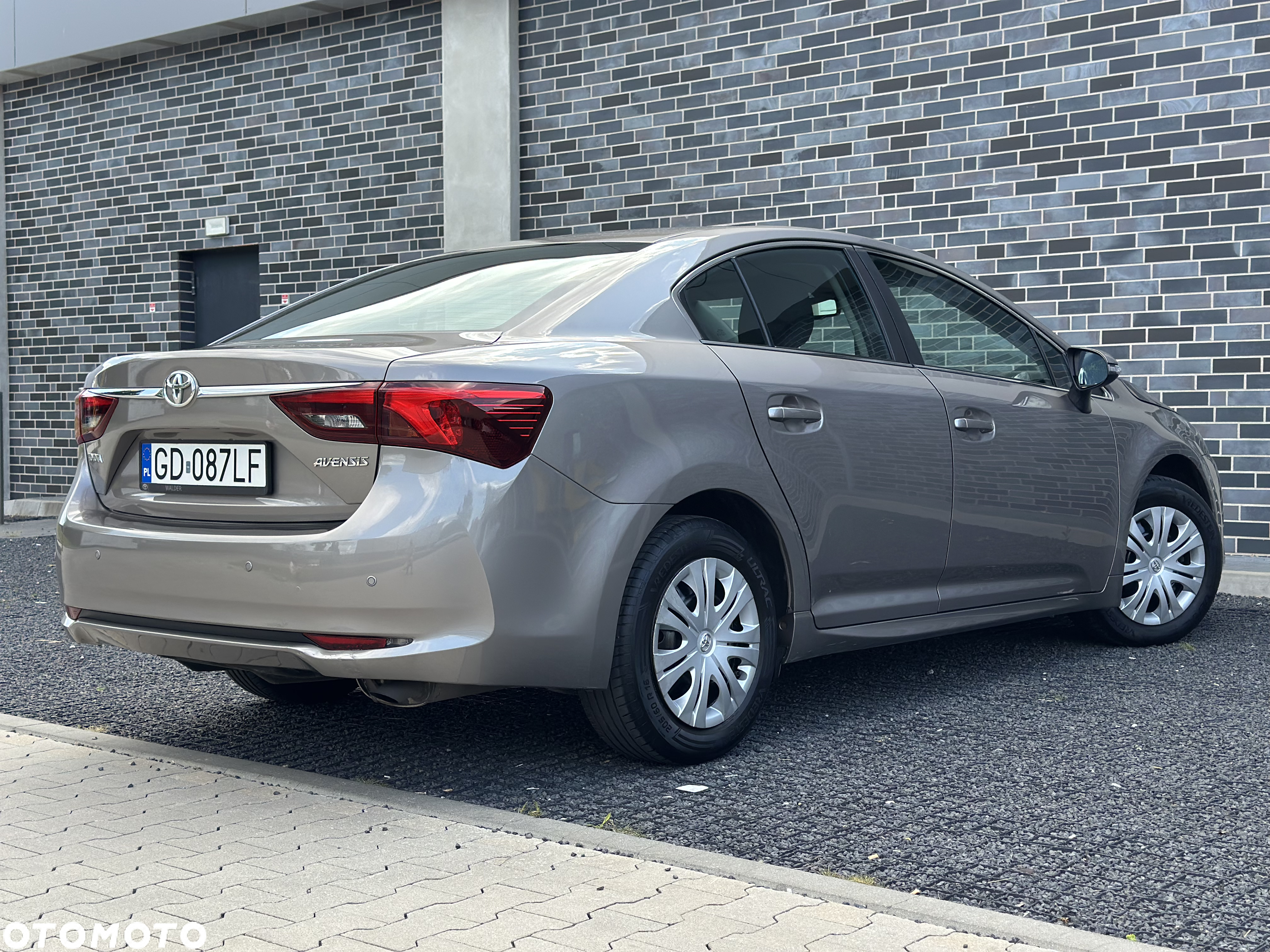 Toyota Avensis 1.6 Active - 14