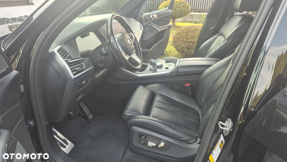 BMW X7 M50i - 16