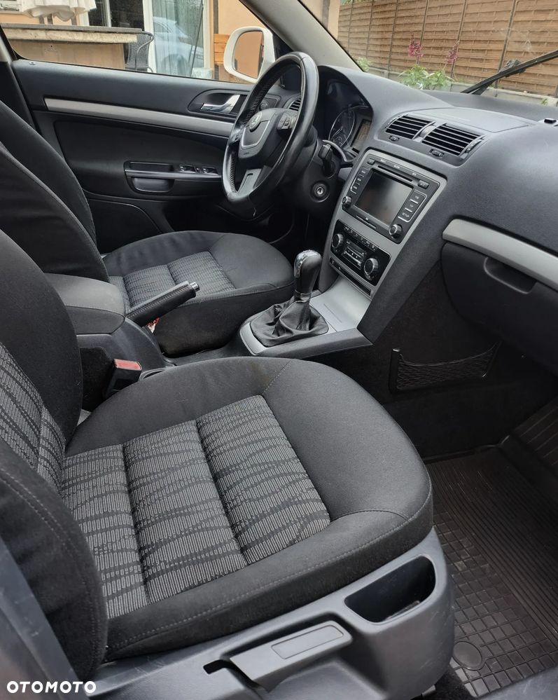 Skoda Octavia 1.8 T FSI Ambiente - 12
