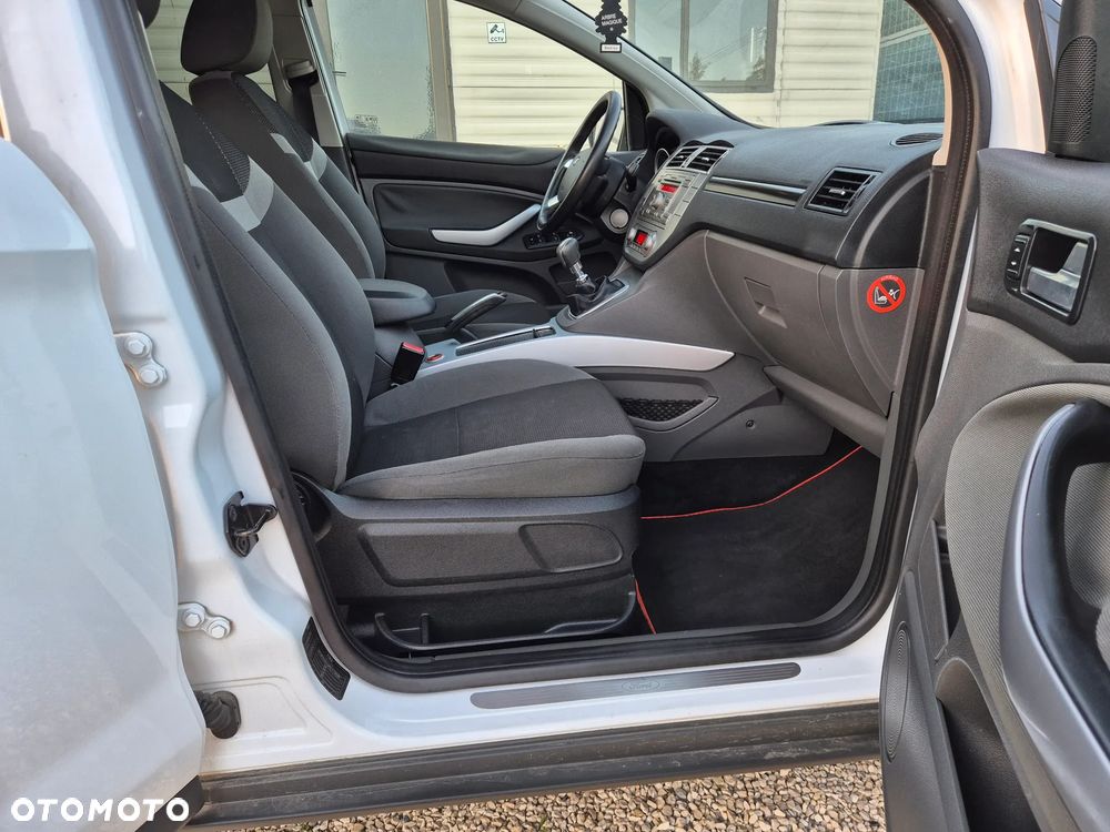 Ford Kuga 2.0 TDCi 2x4 Titanium - 24