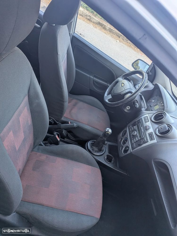 Ford Fiesta 1.4 TDCI Ambiente — fotografia 7