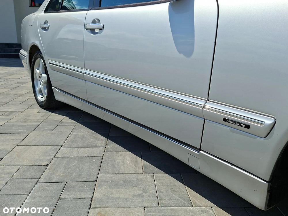 Mercedes-Benz Klasa E 220 T CDI Avantgarde - 14
