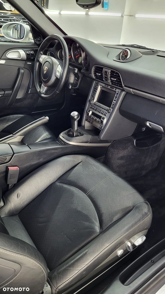 Porsche 911 Carrera 4 - 23