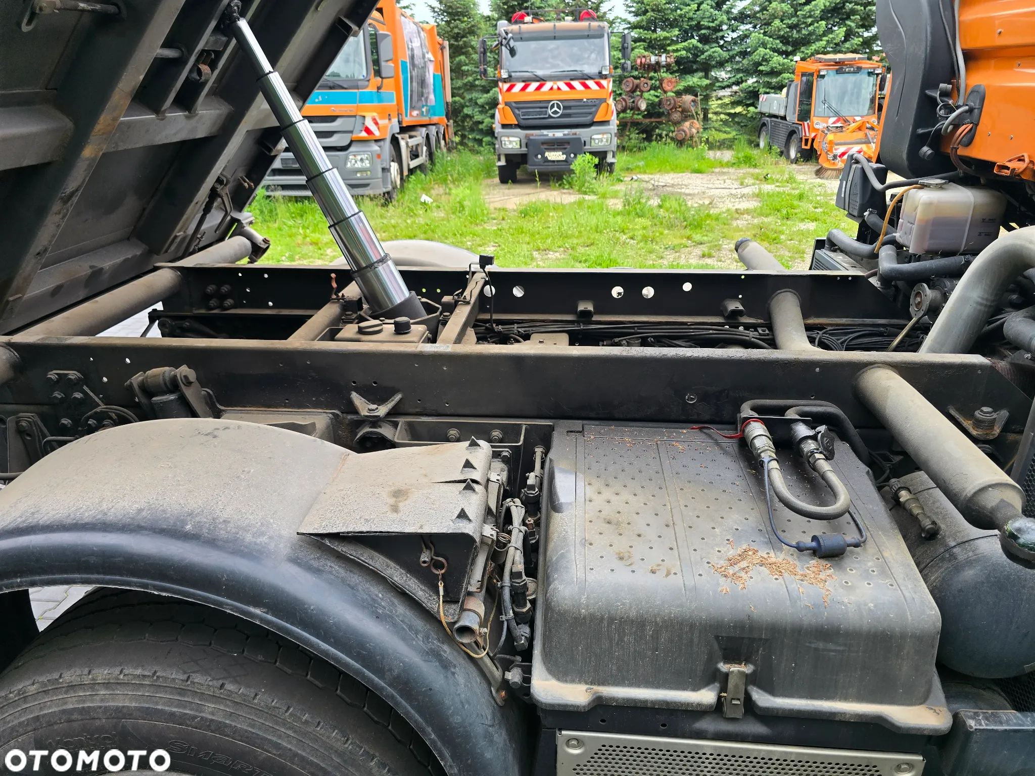 Mercedes-Benz UNIMOG U400 - 13