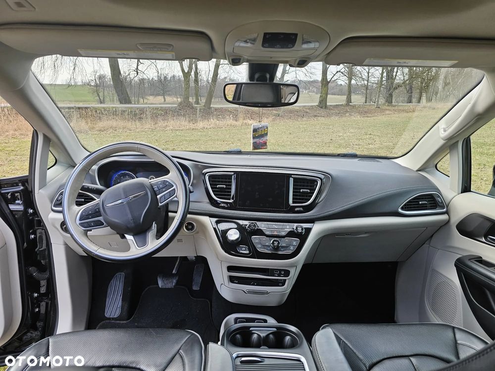 Chrysler Pacifica - 5