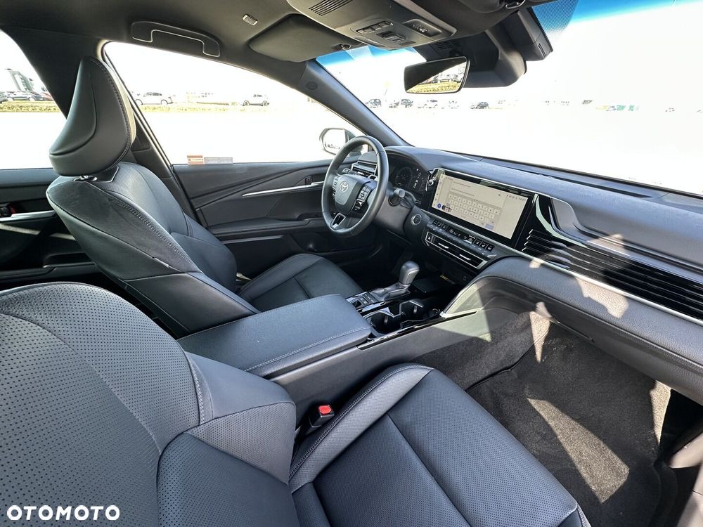 Toyota Camry - 17
