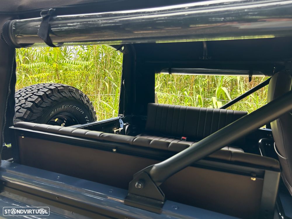Land Rover Defender 90 2.5 Td5 Soft Top - 33