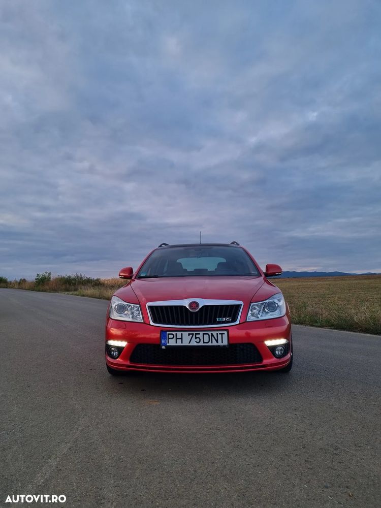 Skoda Octavia Combi 2.0 TFSI RS DSG - 2