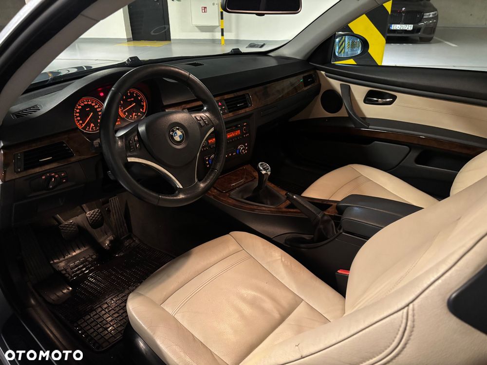 BMW Seria 3 325i M Sport Edition - 14