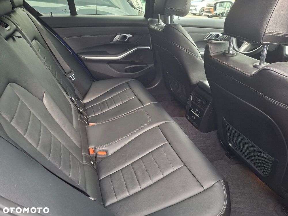 BMW Seria 3 320d xDrive mHEV M Sport sport - 25