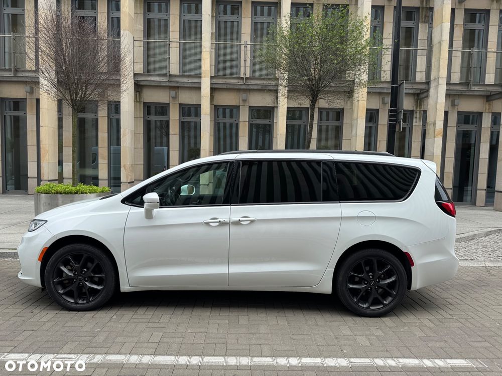 Chrysler Pacifica - 12