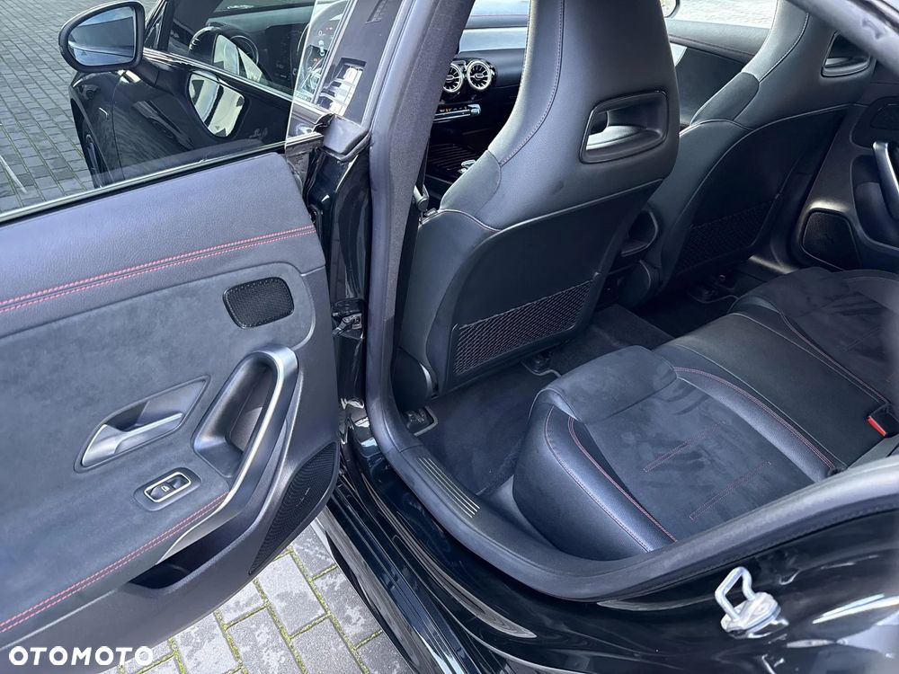Mercedes-Benz CLA 250 E AMG Line 8G-DCT - 15