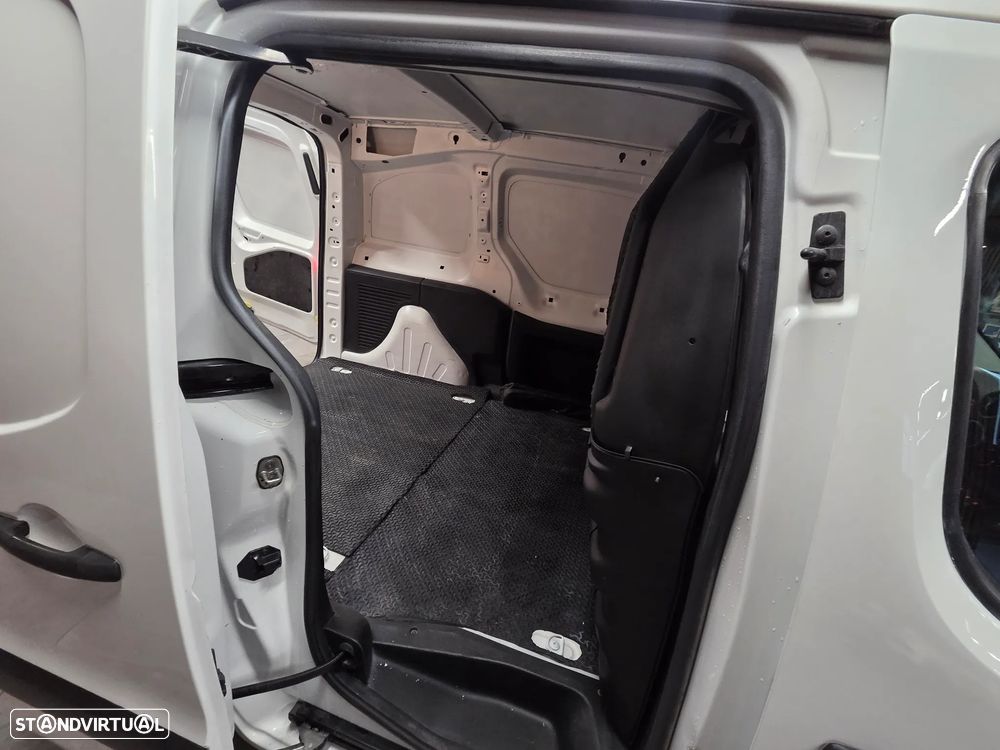 Peugeot Partner 3lugares 1.6 HDI - 18