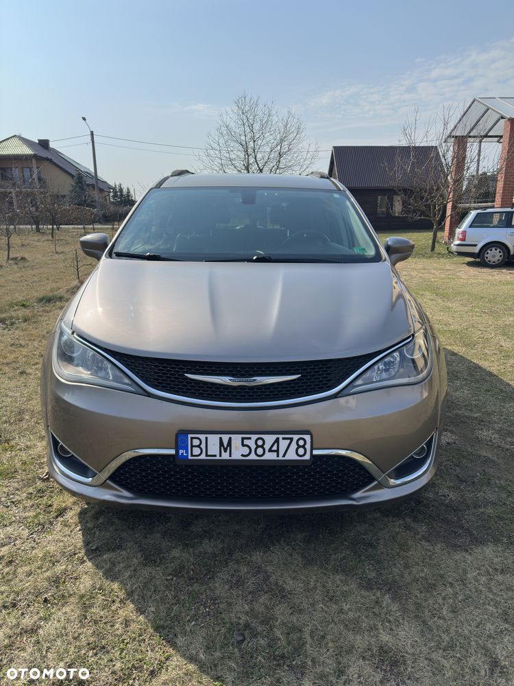 Chrysler Pacifica - 1