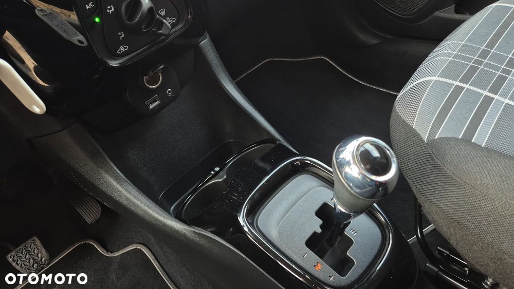 Peugeot 108 VTI 68 ETG5 Top Allure - 32