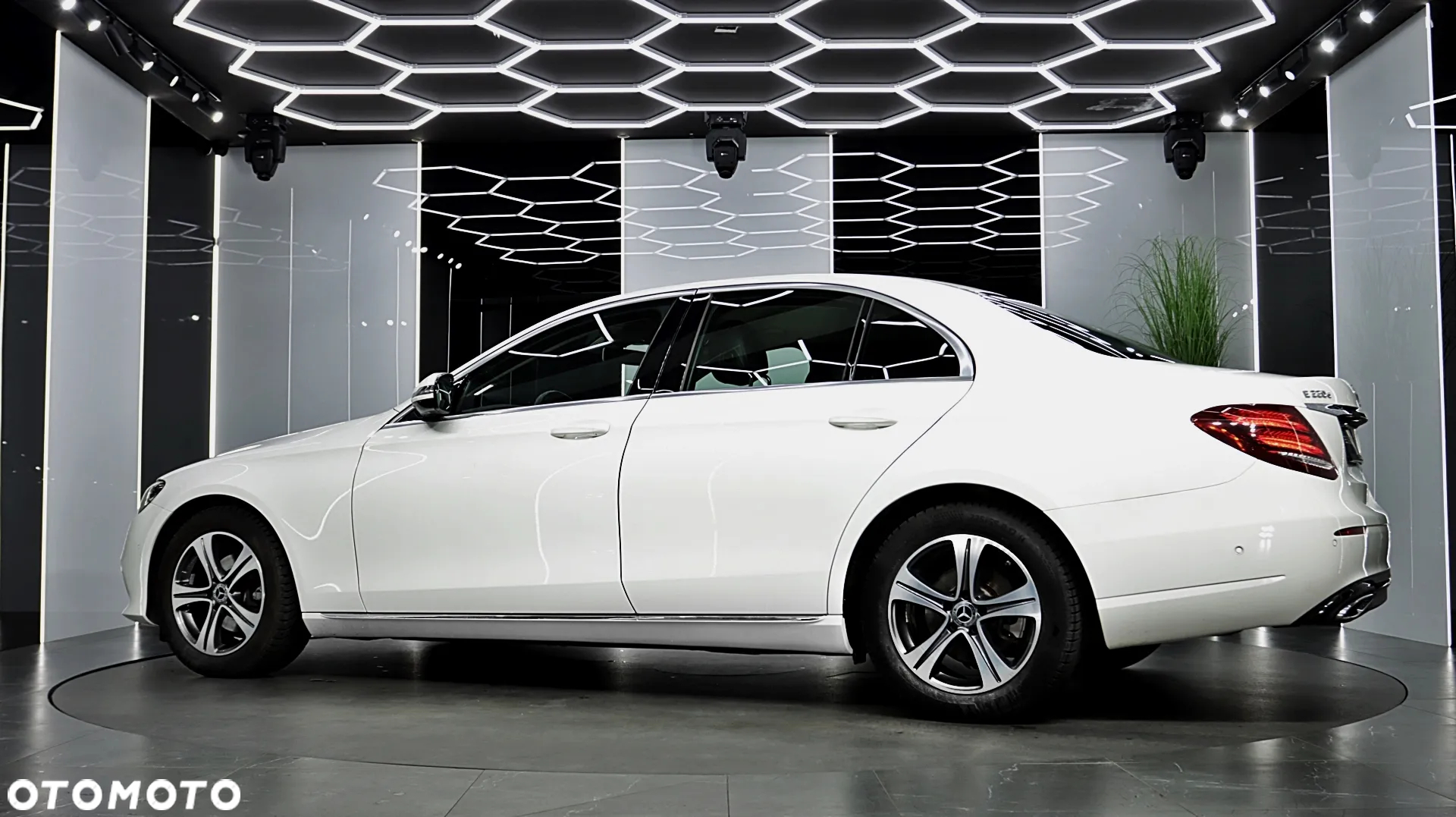 Mercedes-Benz Klasa E 220 d 9G-TRONIC - 4