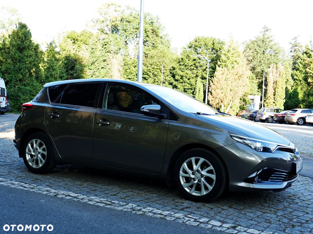 Toyota Auris 1.6 Premium - 5