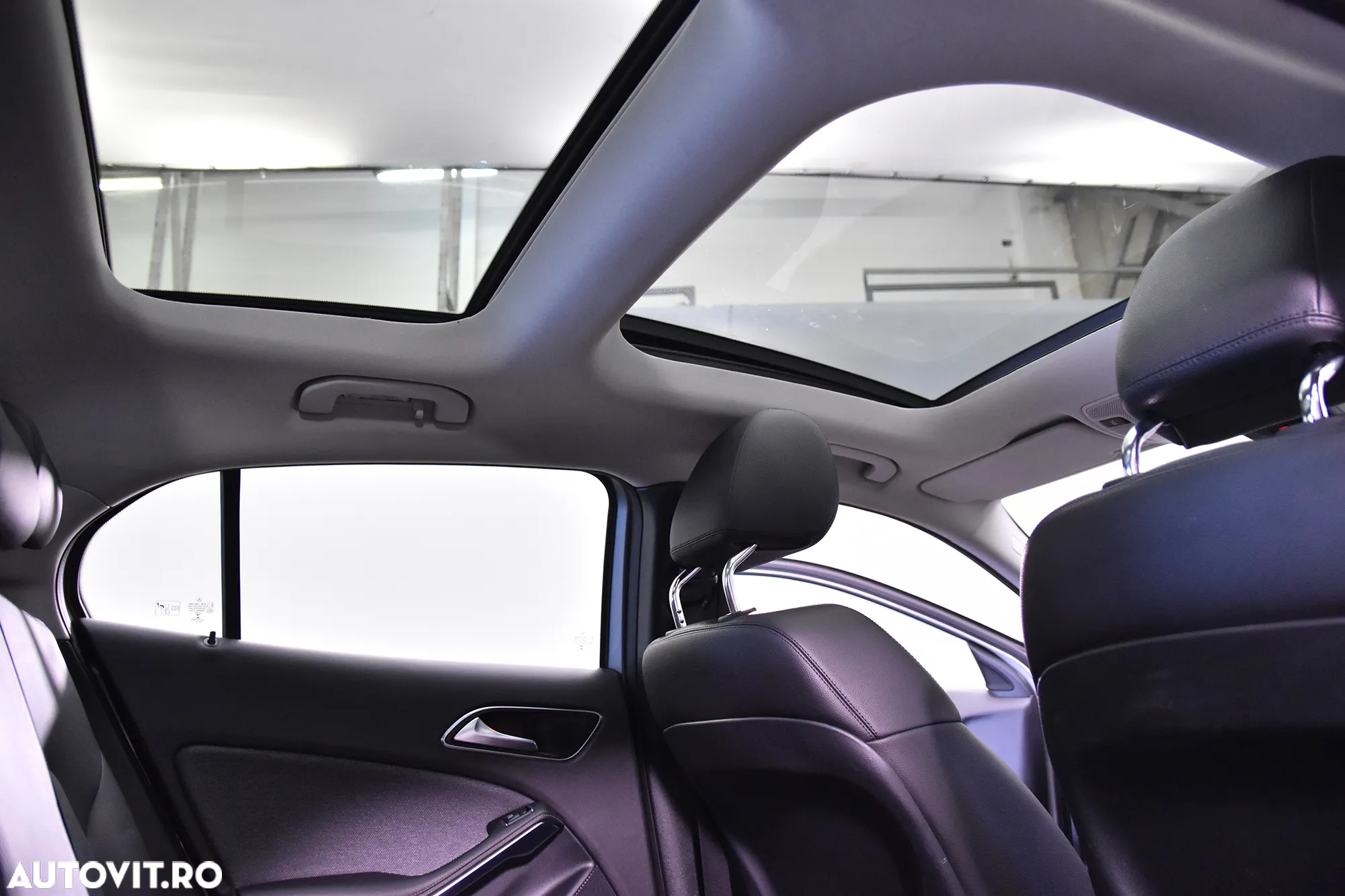 Mercedes-Benz GLA 200 7G-DCT - 23