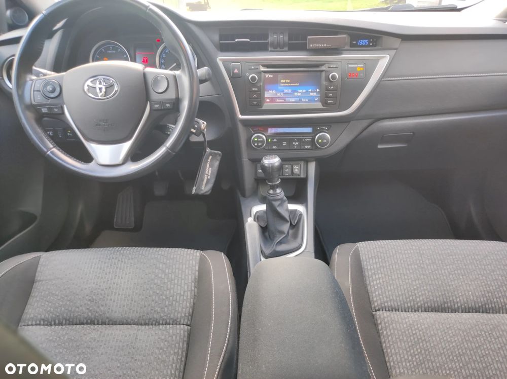 Toyota Auris 1.6 Premium Comfort - 6