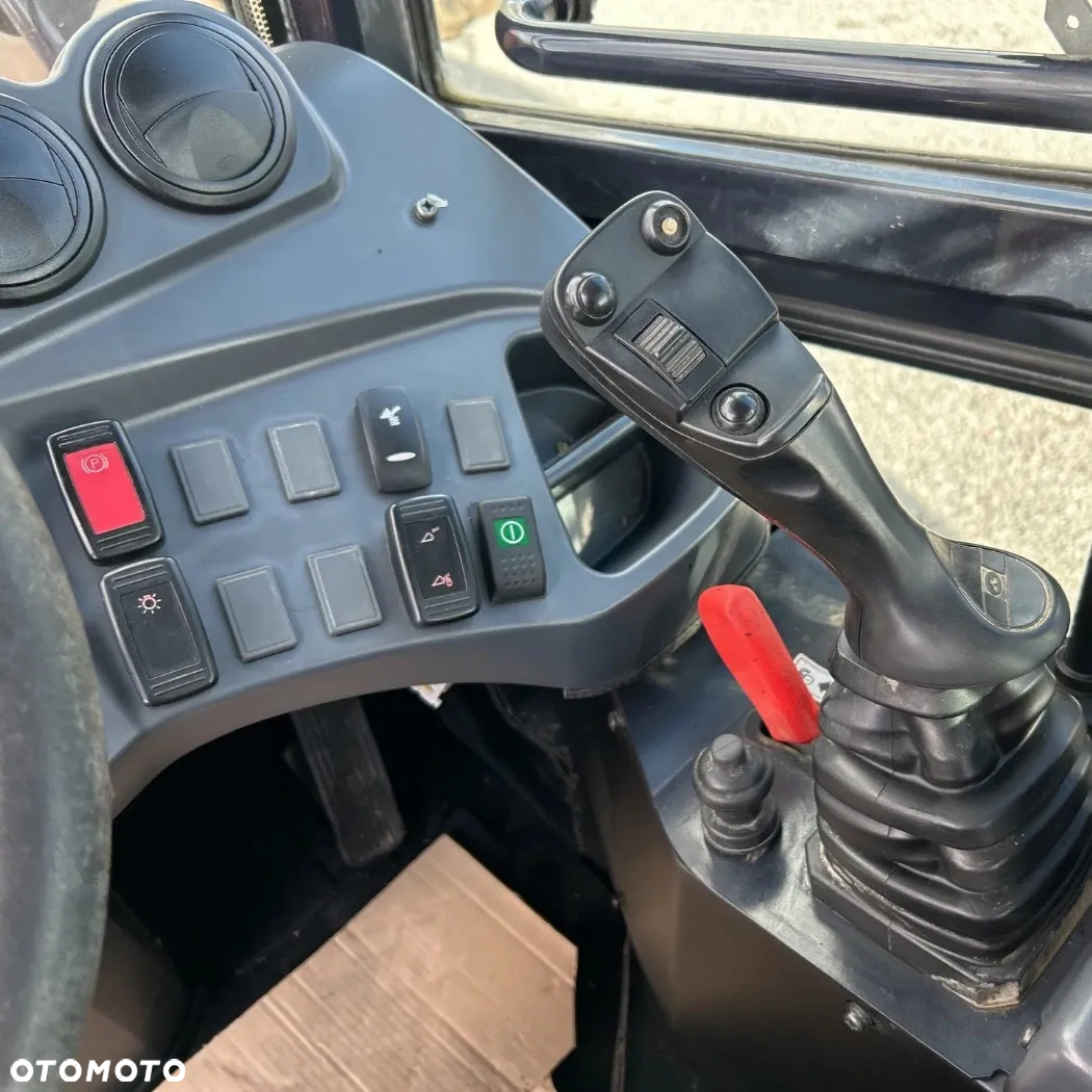 Kubota R065 - 9