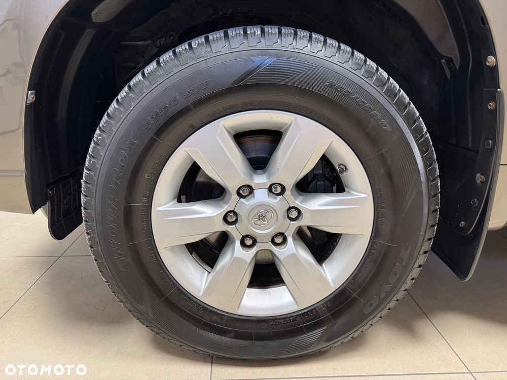 Toyota Land Cruiser - 12