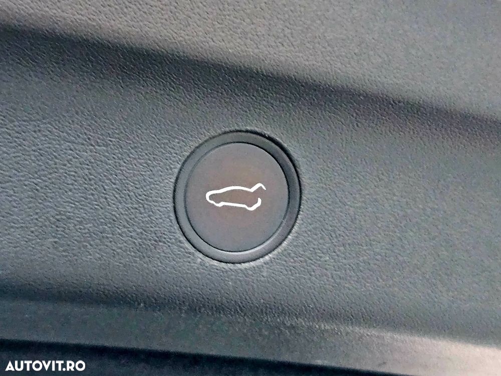 Tesla Model Y Long Range Dual Motor AWD - 13