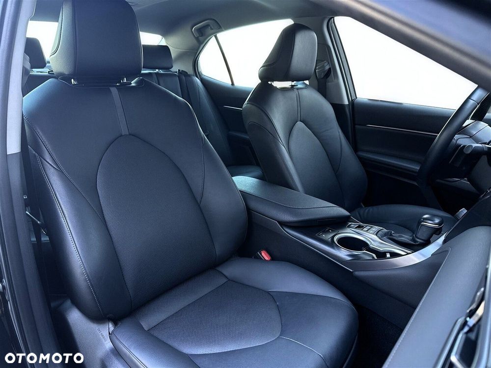 Toyota Camry 2.5 Hybrid Executive CVT - 35