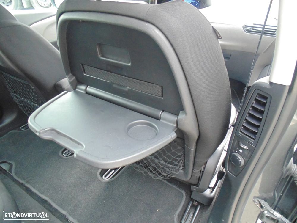 Citroën C4 Grand Picasso 1.6 e-HDi Intensive — fotografia 22