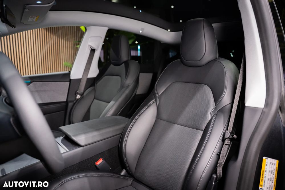 Tesla Model Y Long Range RWD - 32