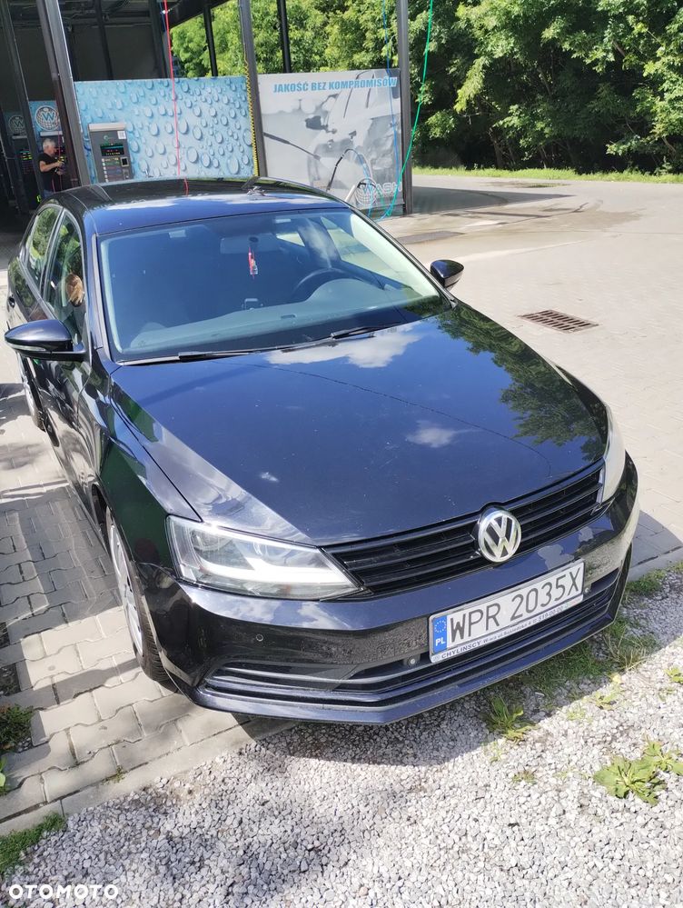 Volkswagen Jetta 1.2 TSI BMT Trendline - 1
