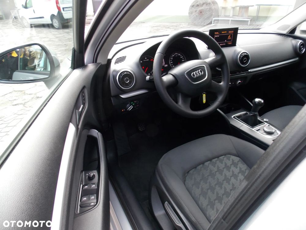 Audi A3 Sportback 1.6 TDI Attraction - 17