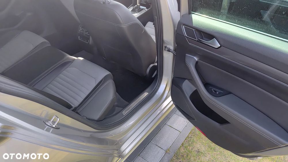 Volkswagen Passat - 11