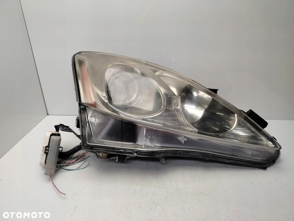 LEXUS IS II 2 05R- REFLEKTOR LAMPA PRAWY PRZÓD PRAWA PRZEDNIA