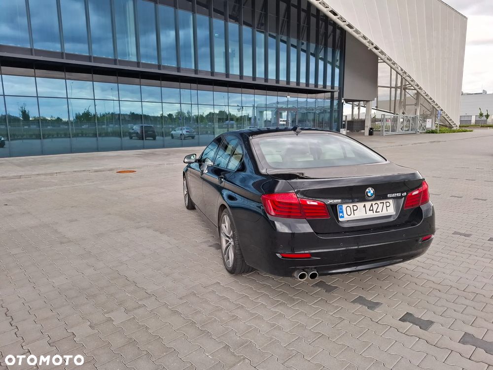 BMW Seria 5 525d xDrive - 12