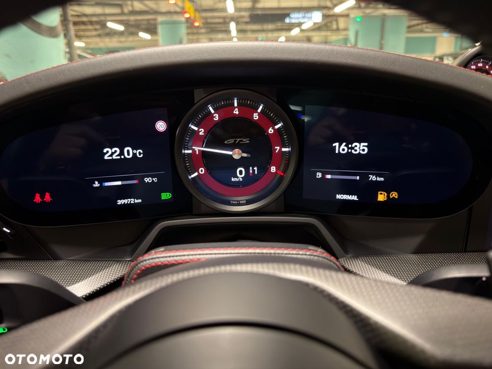 Porsche 911 Targa 4 GTS - 16