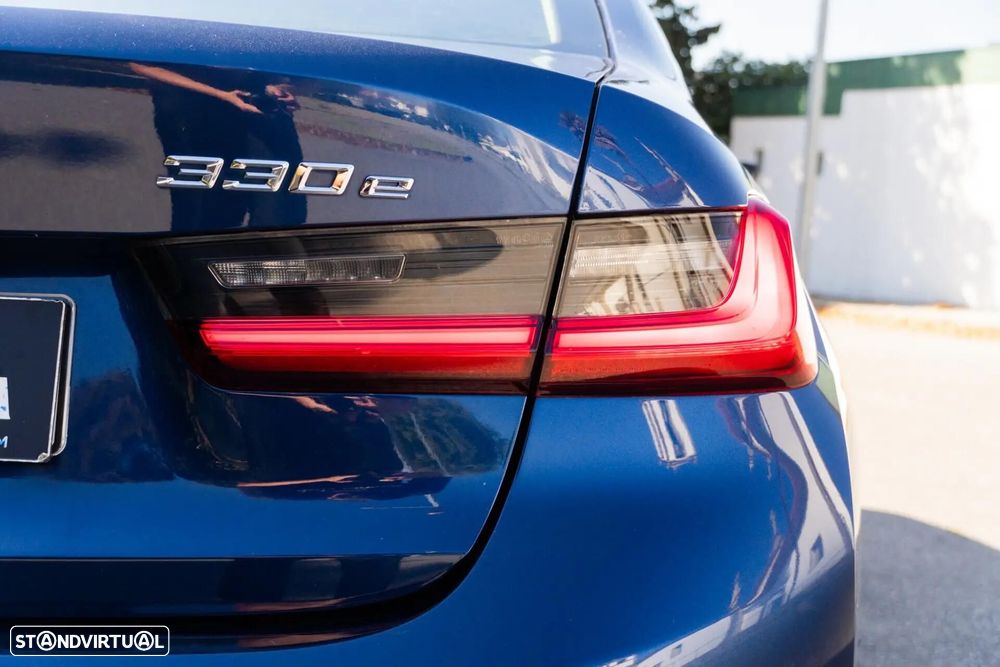 BMW 330 e Line Luxury Auto - 32
