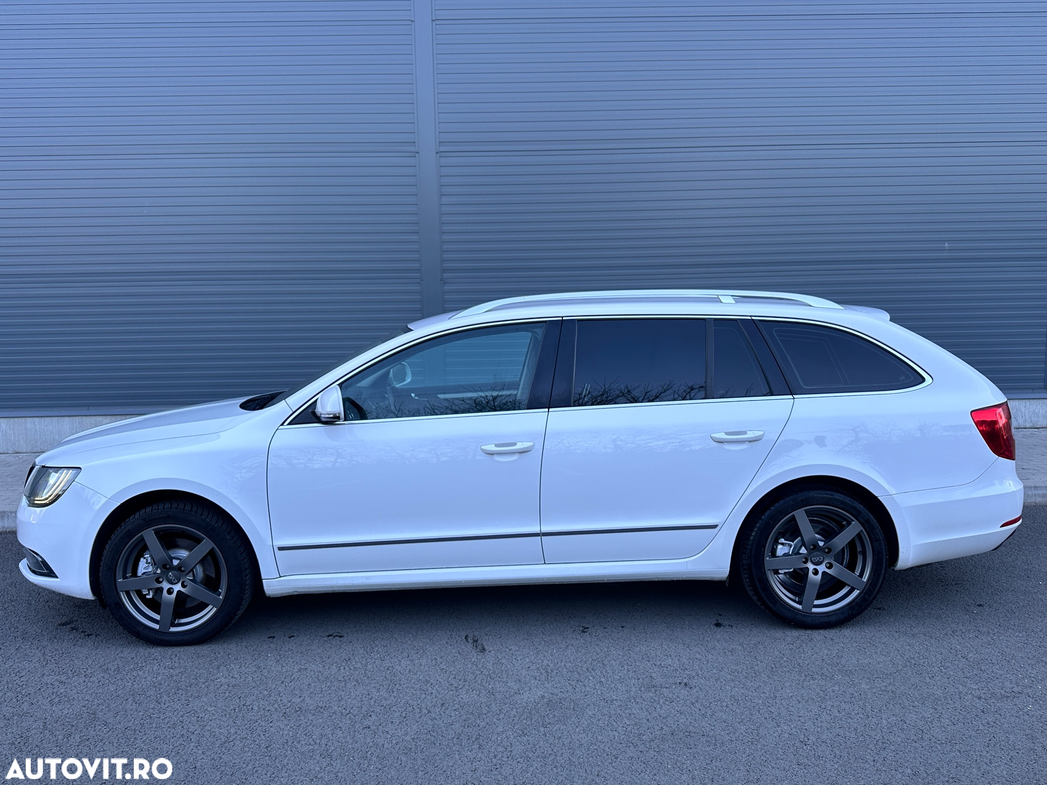 Skoda Superb Combi 2.0 TDI DSG Ambition - 12