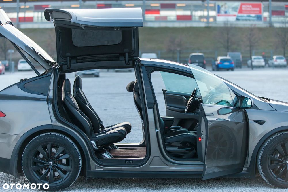 Tesla Model X 90 D - 23
