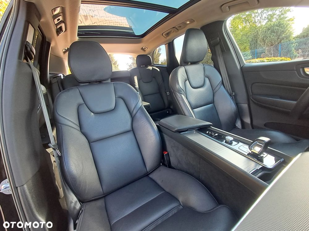 Volvo XC 60 B4 D Plus Dark - 21