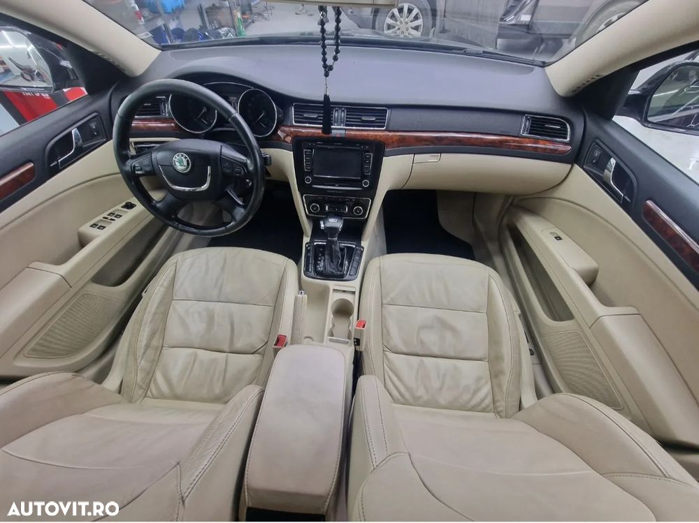 Skoda Superb 2.0 TDI Ambition DSG - 6