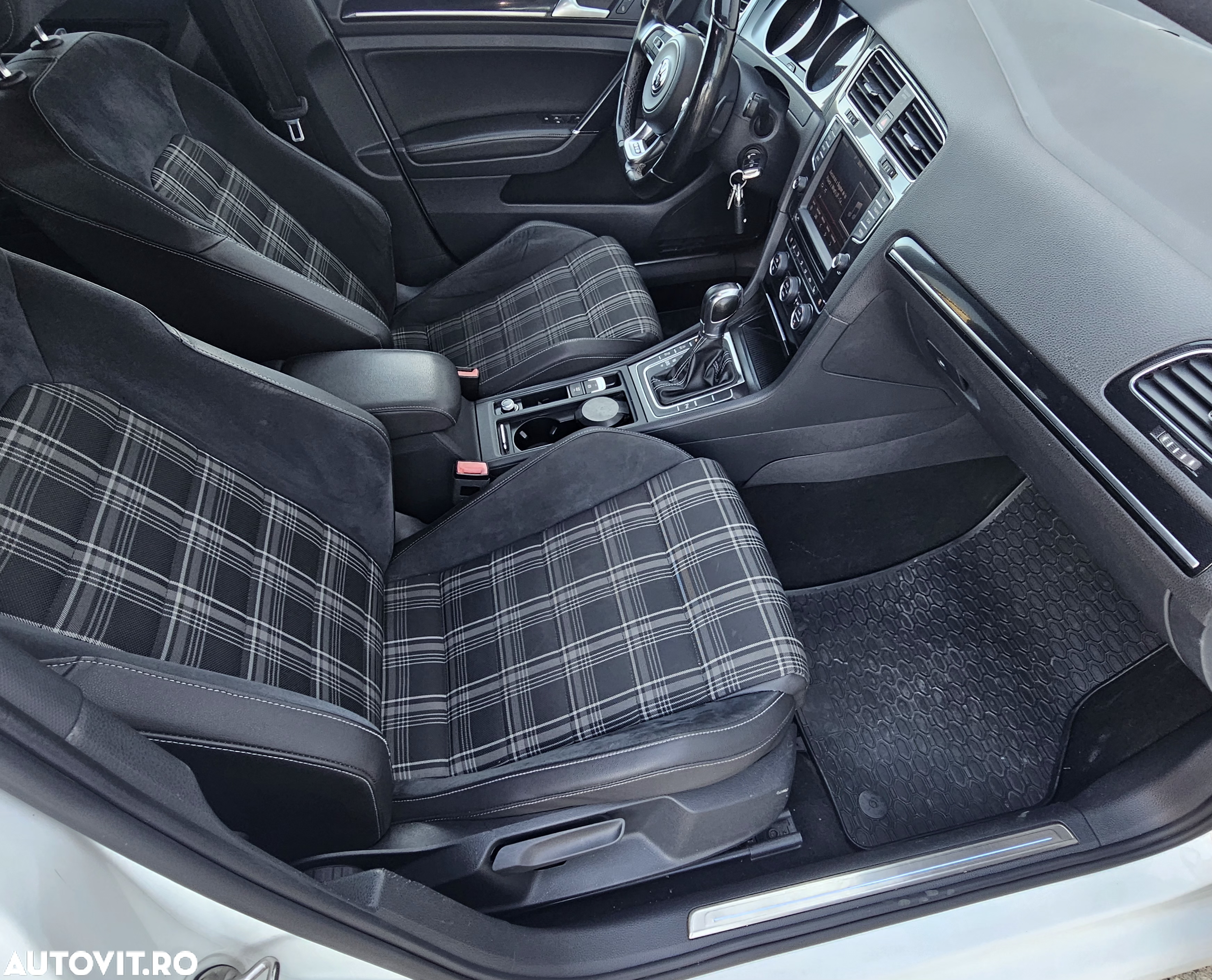 Volkswagen Golf 2.0 TDI DSG GTD - 13