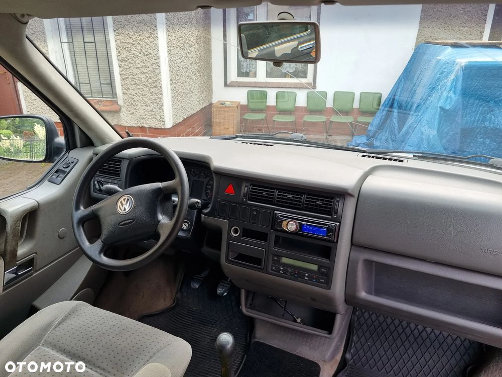 Volkswagen Caravelle - 7