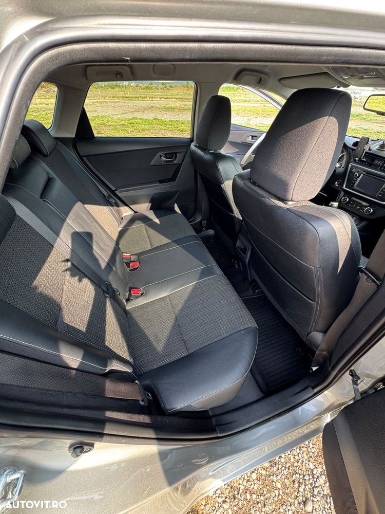 Toyota Auris 2.0 L D-4D Stop&Start Luna - 10