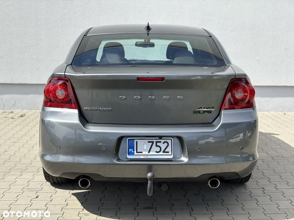 Dodge Avenger - 9
