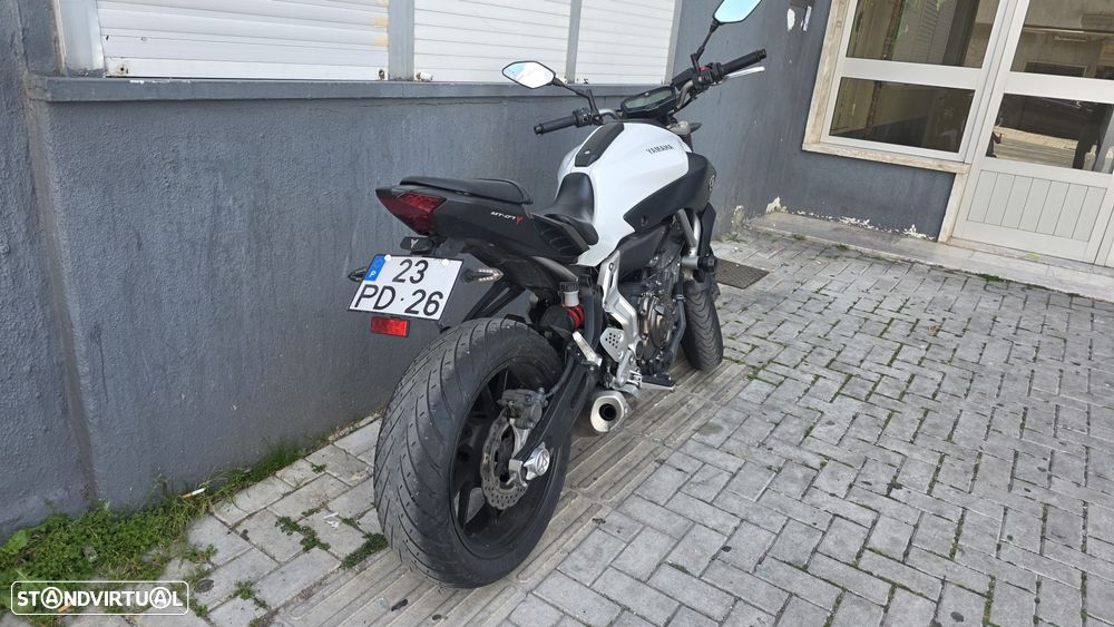 Yamaha MT-07 Naked - 6