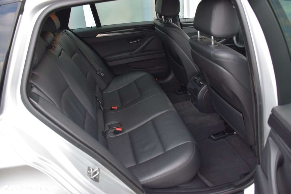 BMW Seria 5 520d xDrive - 7