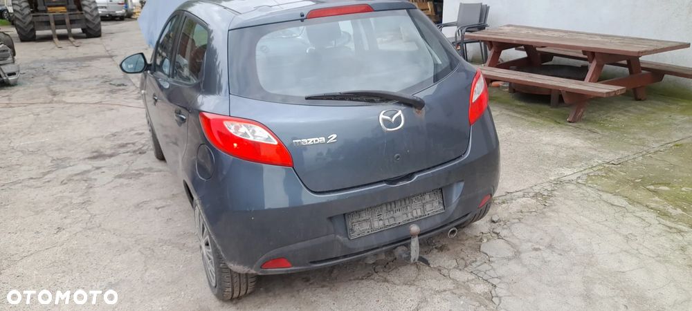 mazda 2 zderzak tylny