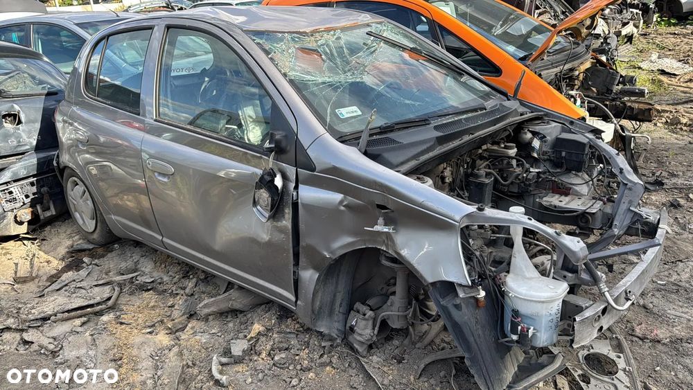 Toyota Yaris 2004 poj. 1.0 benzyna 65 KM - 2